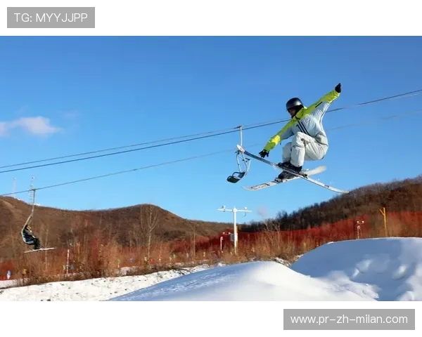 带狗滑雪是什么体验？人类真奇妙！踩两块板，就敢从上百米跳下去